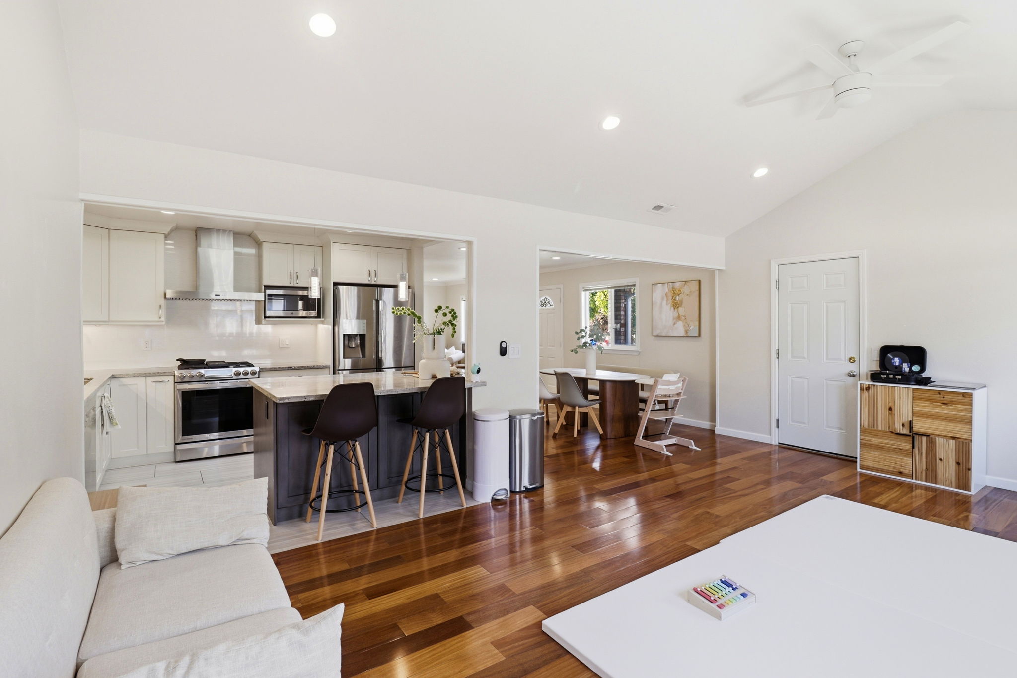 015_F8_505 Hiller St Belmont,