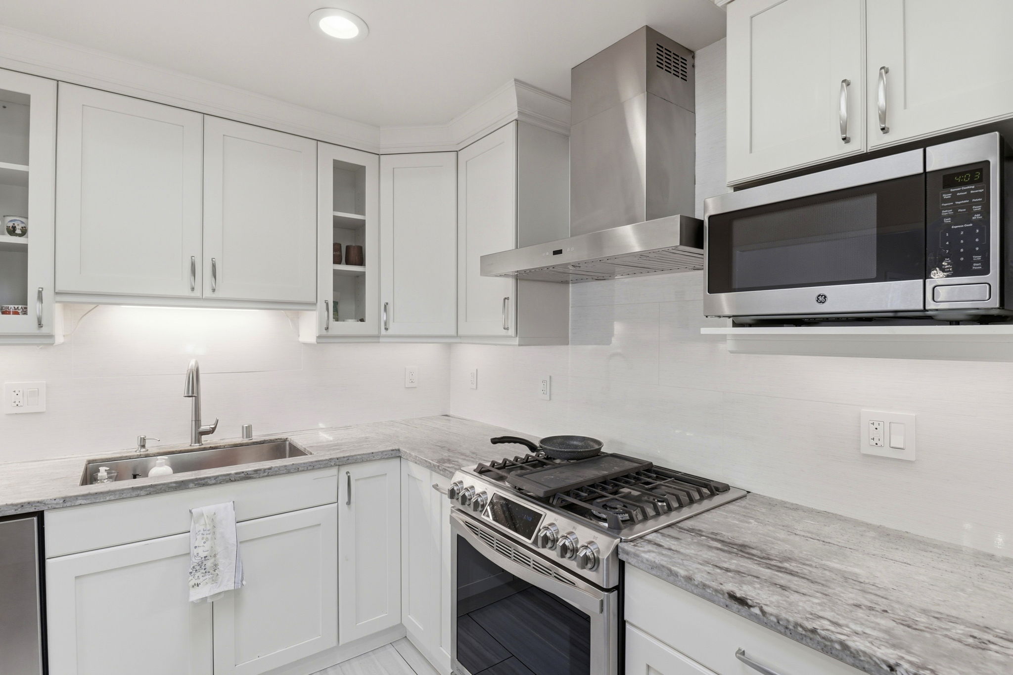 020_F8_505 Hiller St Belmont,