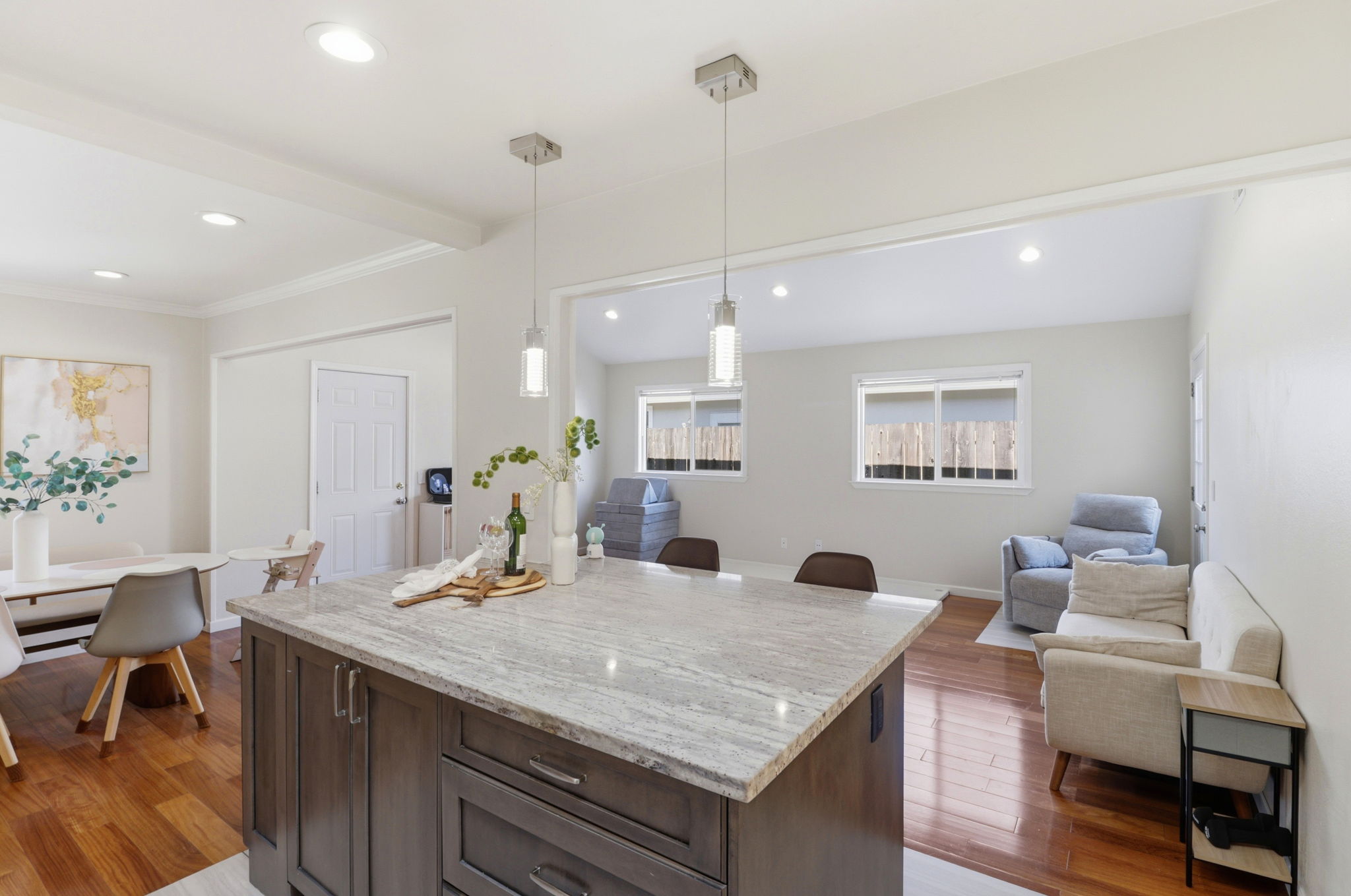 021_F8_505 Hiller St Belmont,