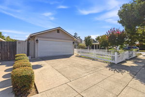 003_F8_505 Hiller St Belmont,