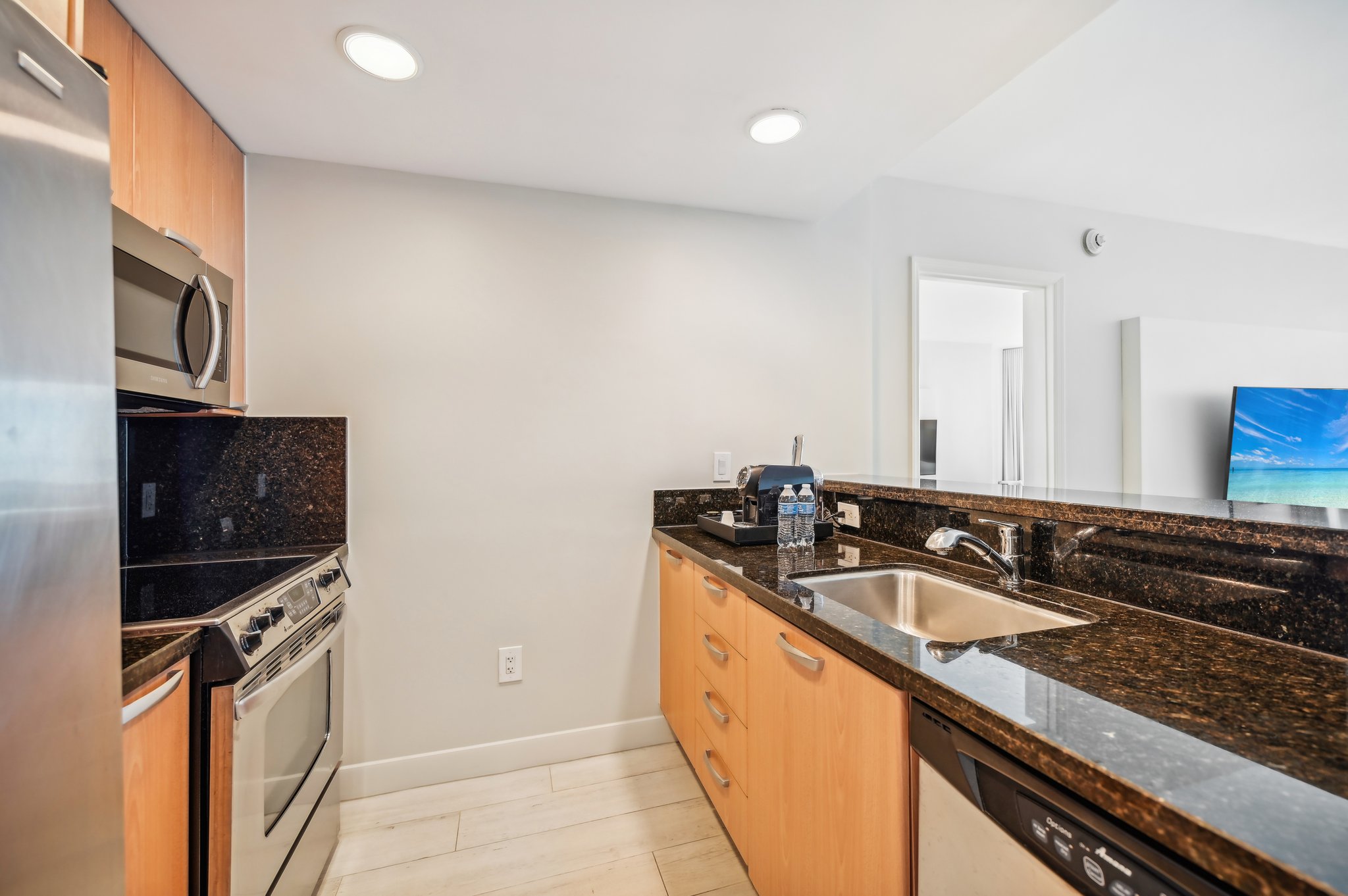 N Fort Lauderdale Beach Blvd 813-007.jpg