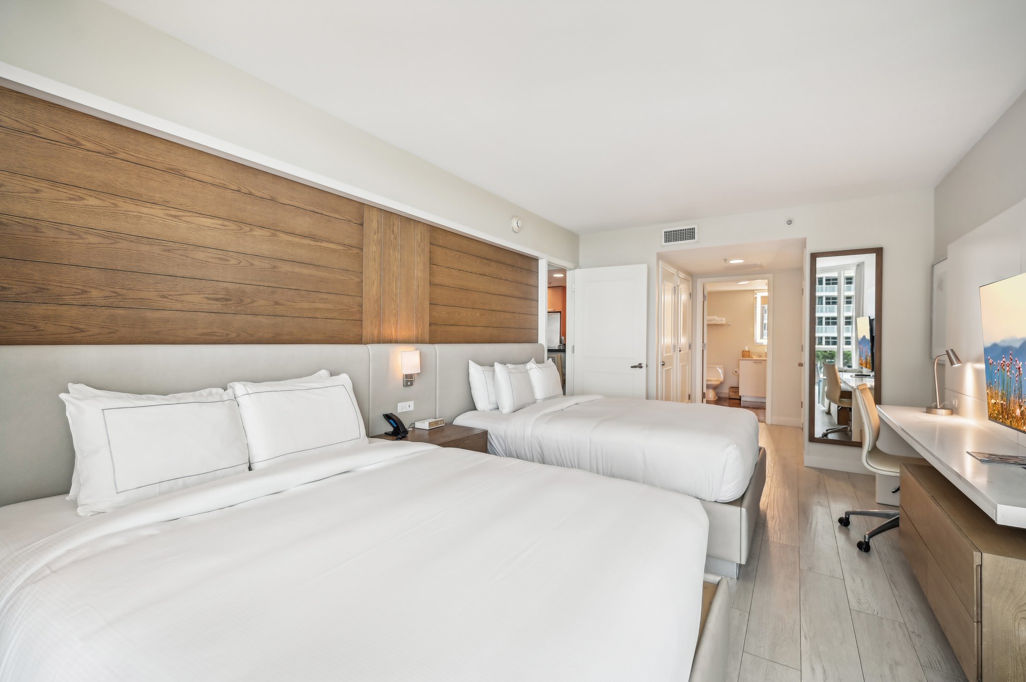 N Fort Lauderdale Beach Blvd 813-010.jpg