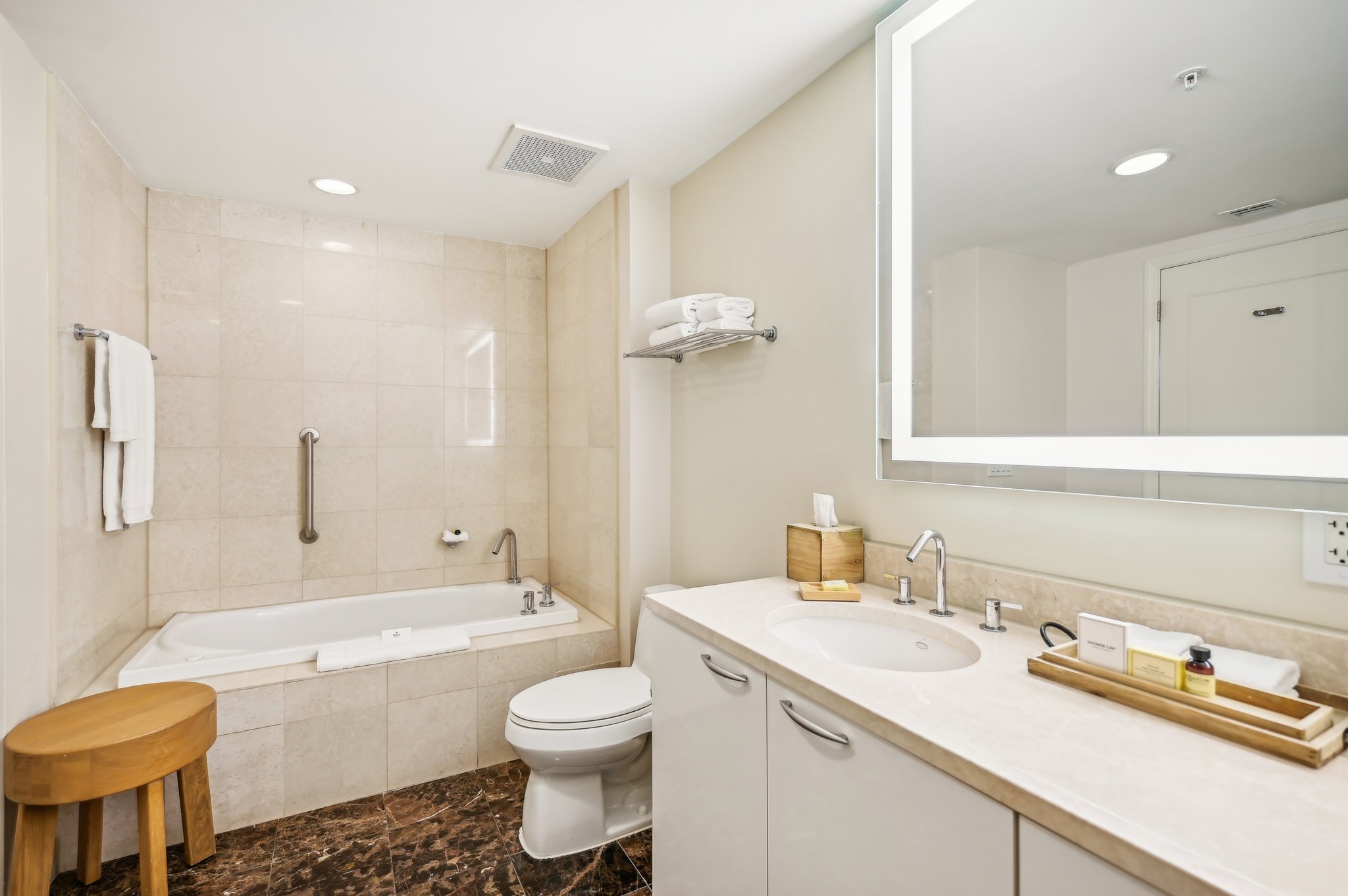 N Fort Lauderdale Beach Blvd 813-017.jpg