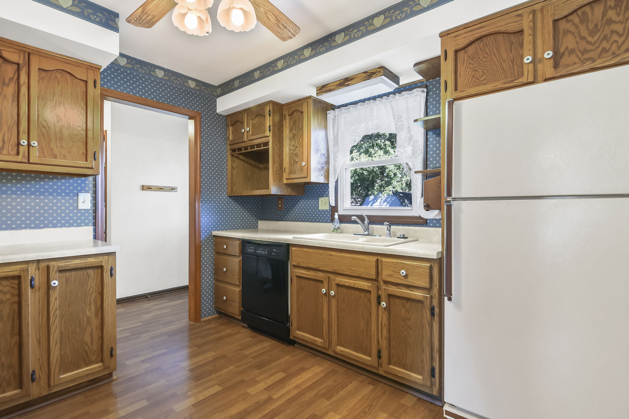 505 Red Bud Ln, Auburn, IL 62615 Design Eyes Photography