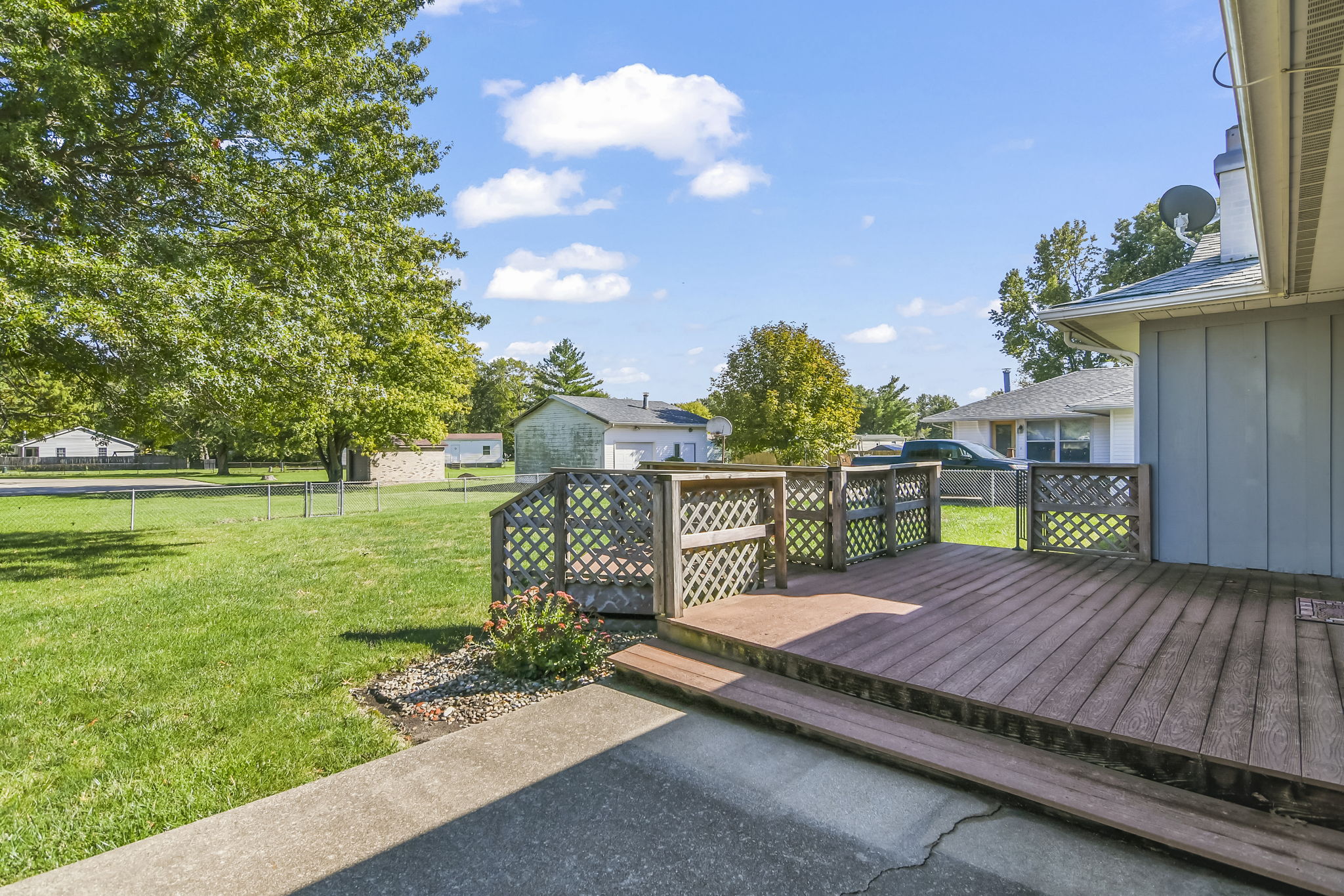 505 Red Bud Ln, Auburn, IL 62615 Design Eyes Photography