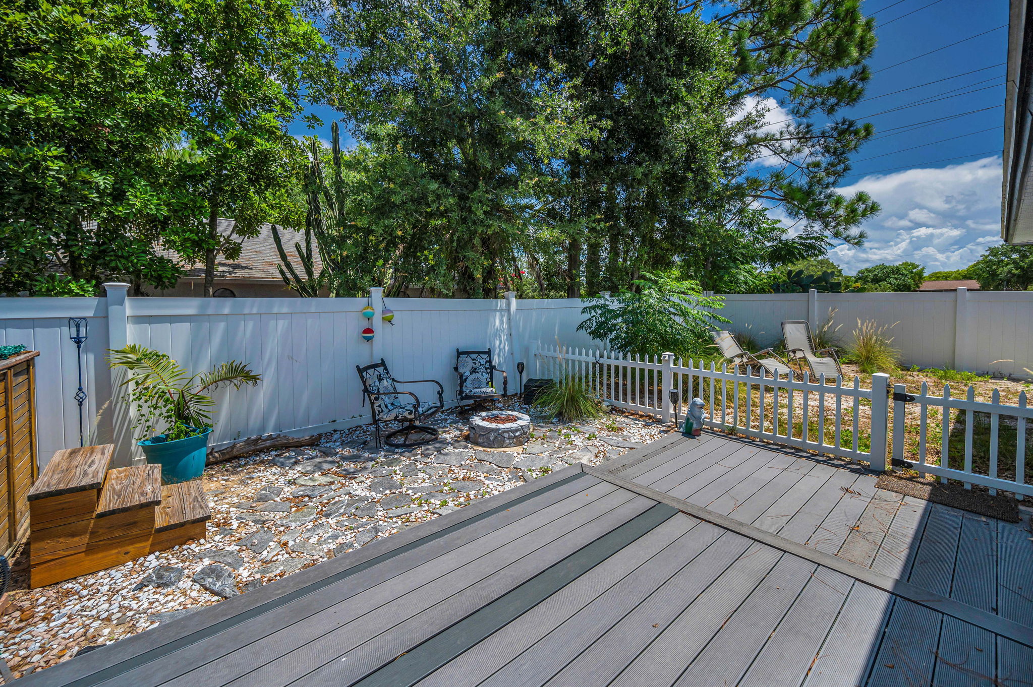 Deck and Backyard14