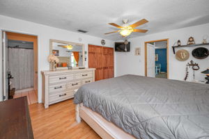 Primary Bedroom1c