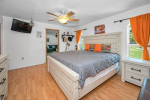 Primary Bedroom1d