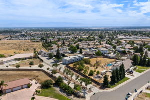  Photo 0