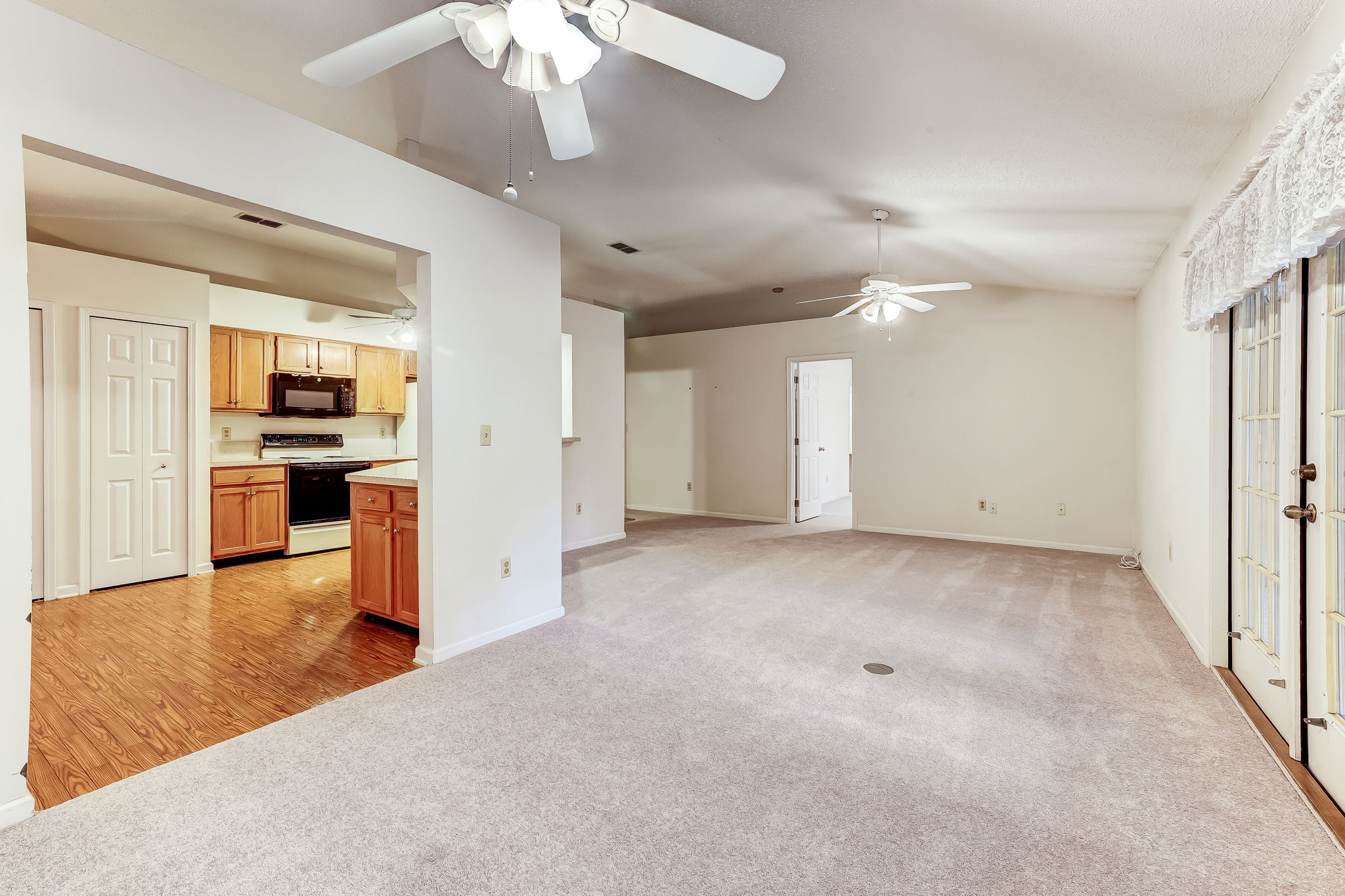 Living Room/Kitchen