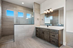 Primary Bathroom (2)