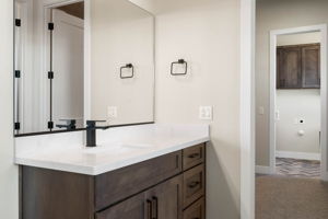 Primary Bathroom (6)