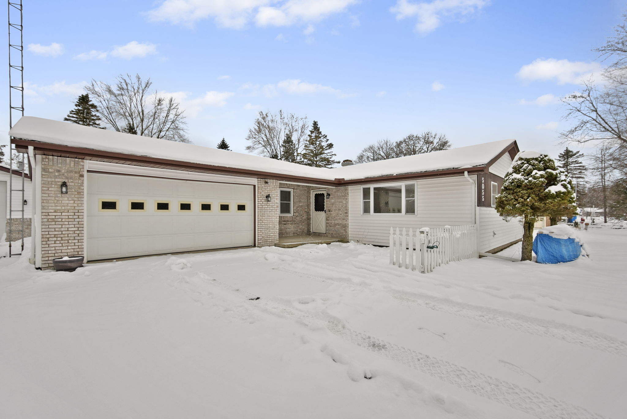 5055 Poznan Dr, Michigan Center, MI 49254 Sharper Home Media