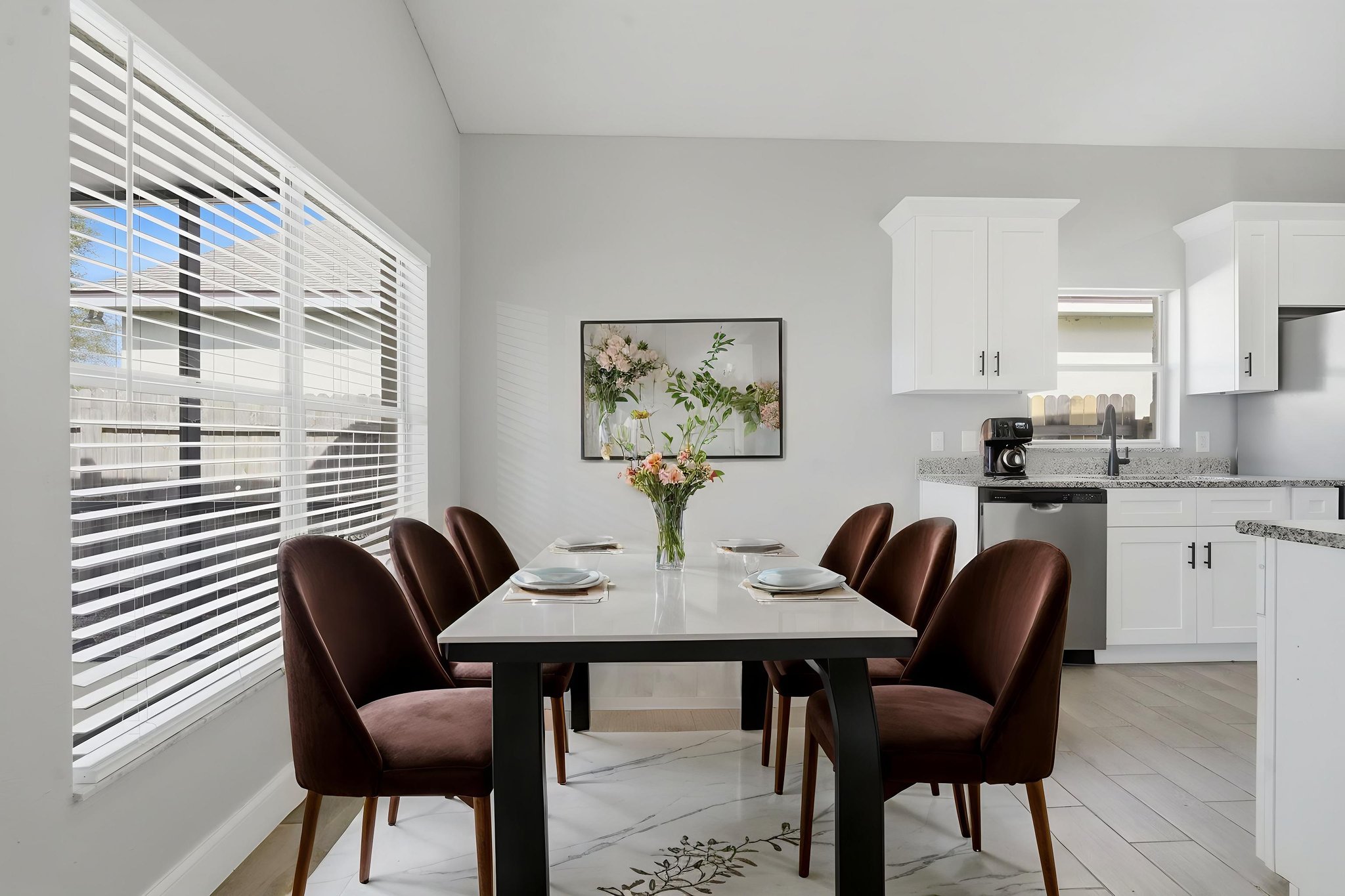 DSC05401 virtually staged.jpeg