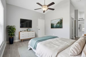 DSC05451 virtually staged.jpeg