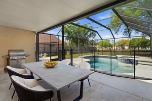 DSC05291 virtually staged.jpeg