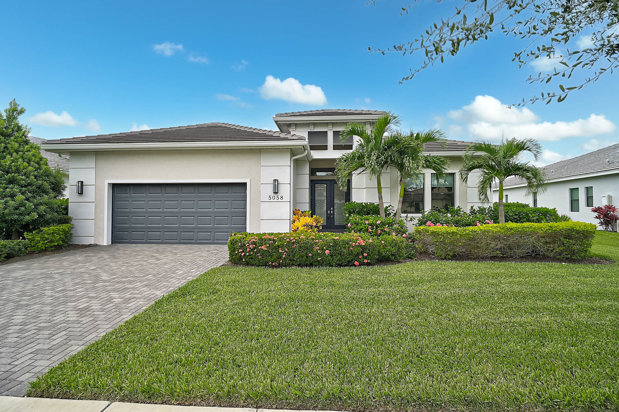 5058 Surfside Cir-1