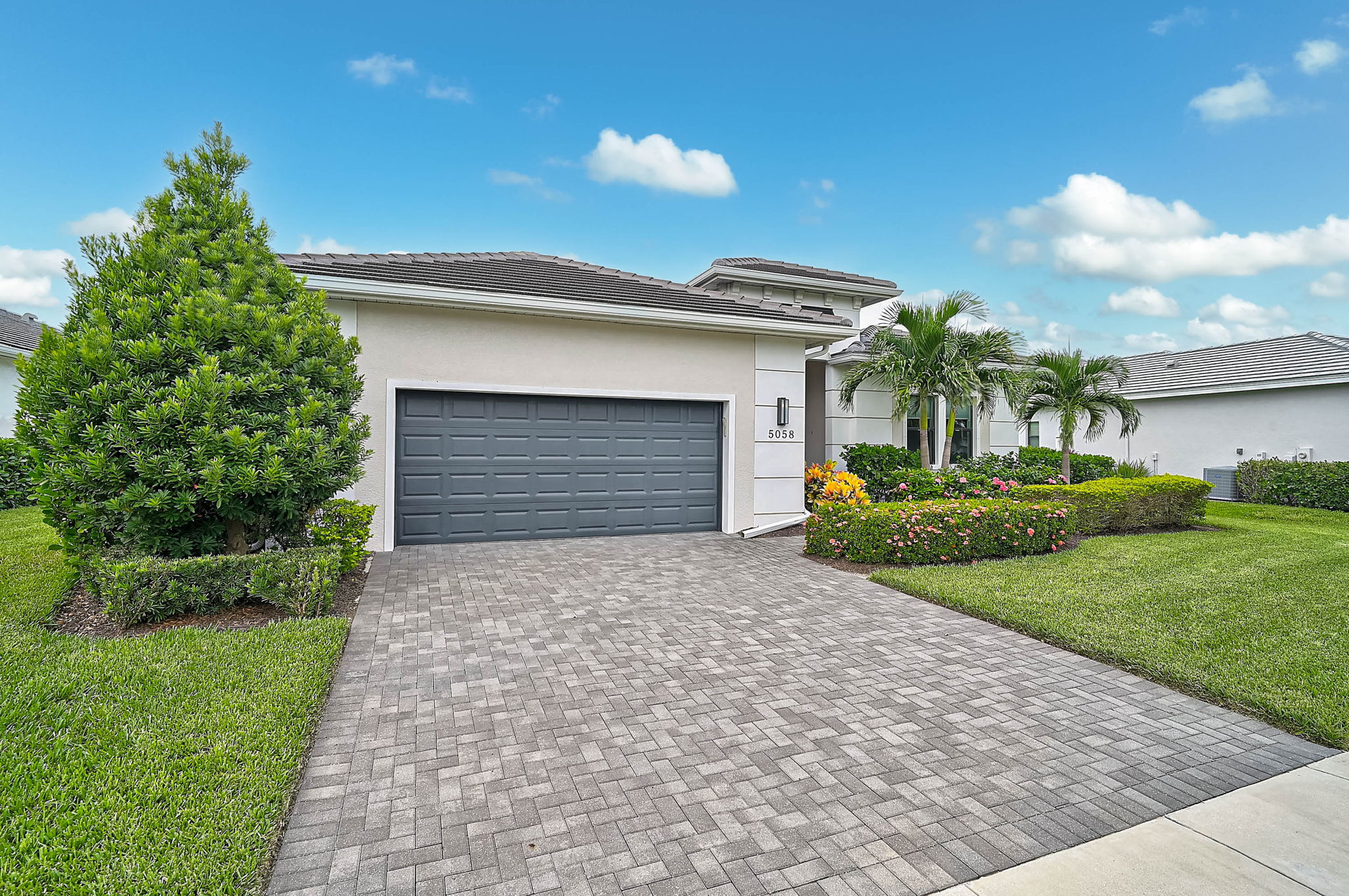 5058 Surfside Cir-2