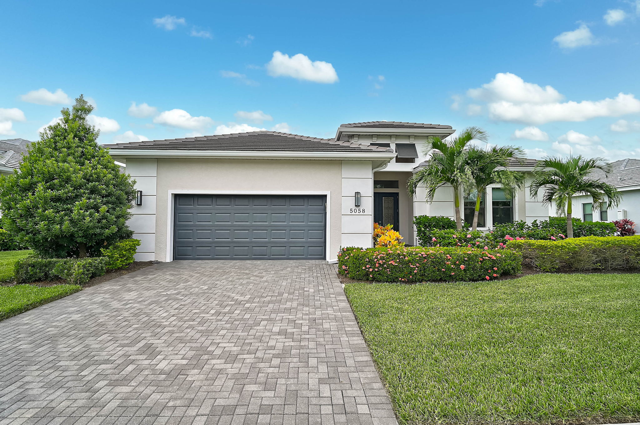 5058 Surfside Cir-3