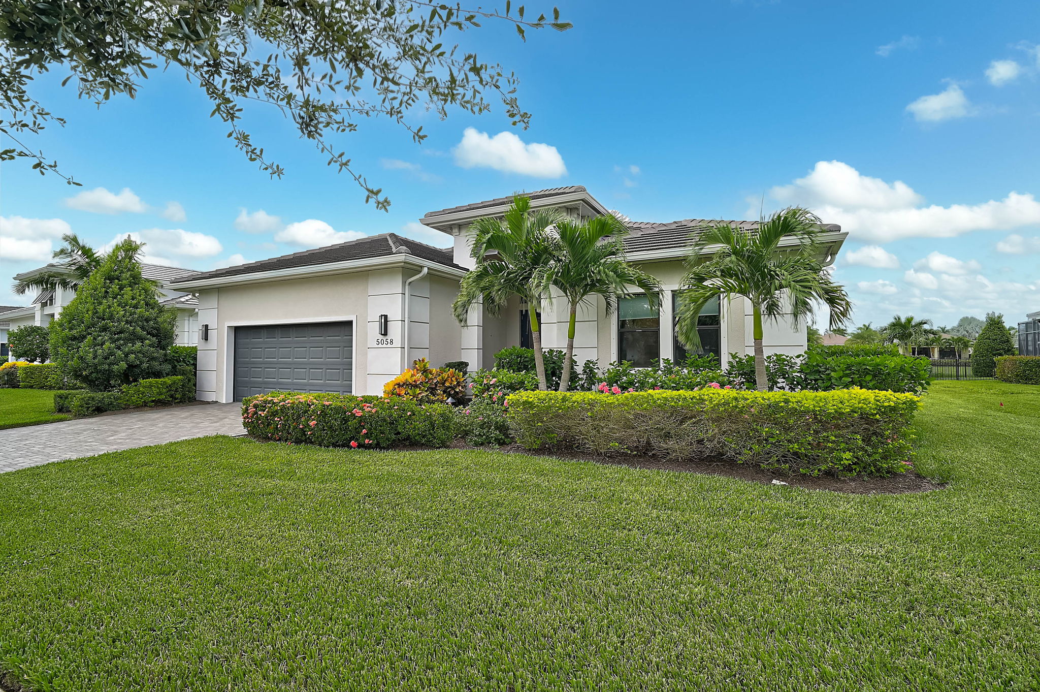 5058 Surfside Cir-4