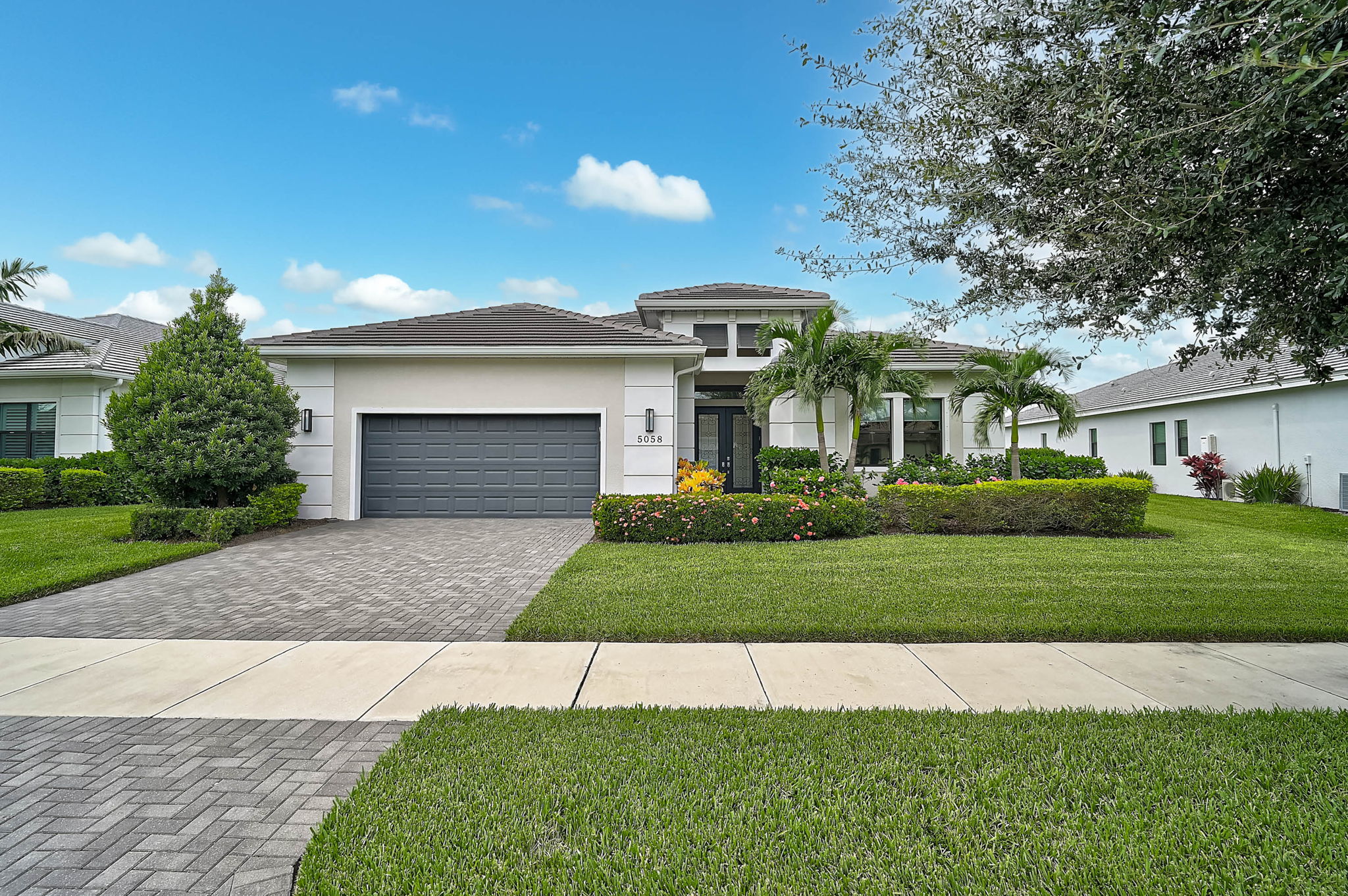 5058 Surfside Cir-5