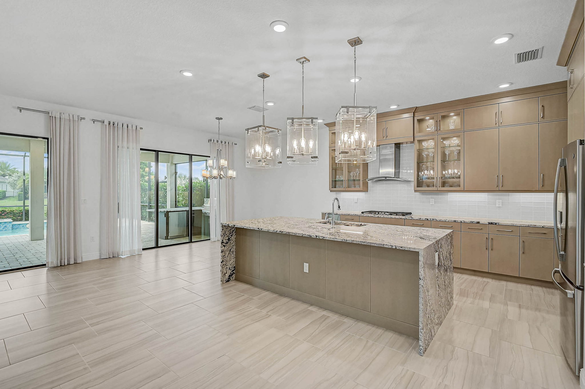 5058 Surfside Cir-6