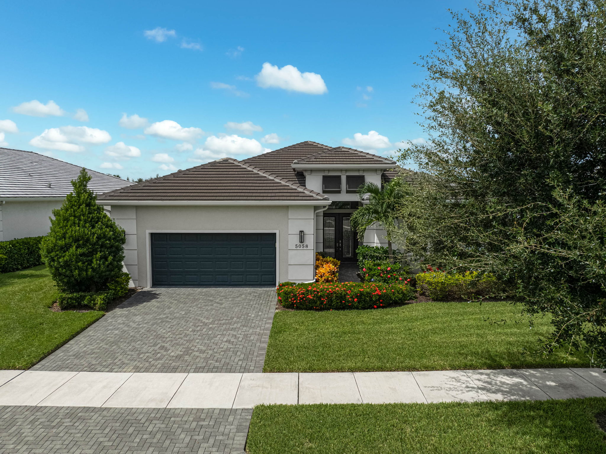 5058 Surfside Cir-52