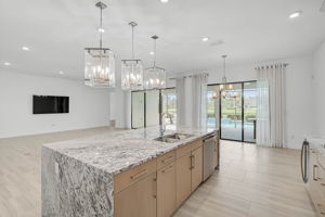 5058 Surfside Cir-12
