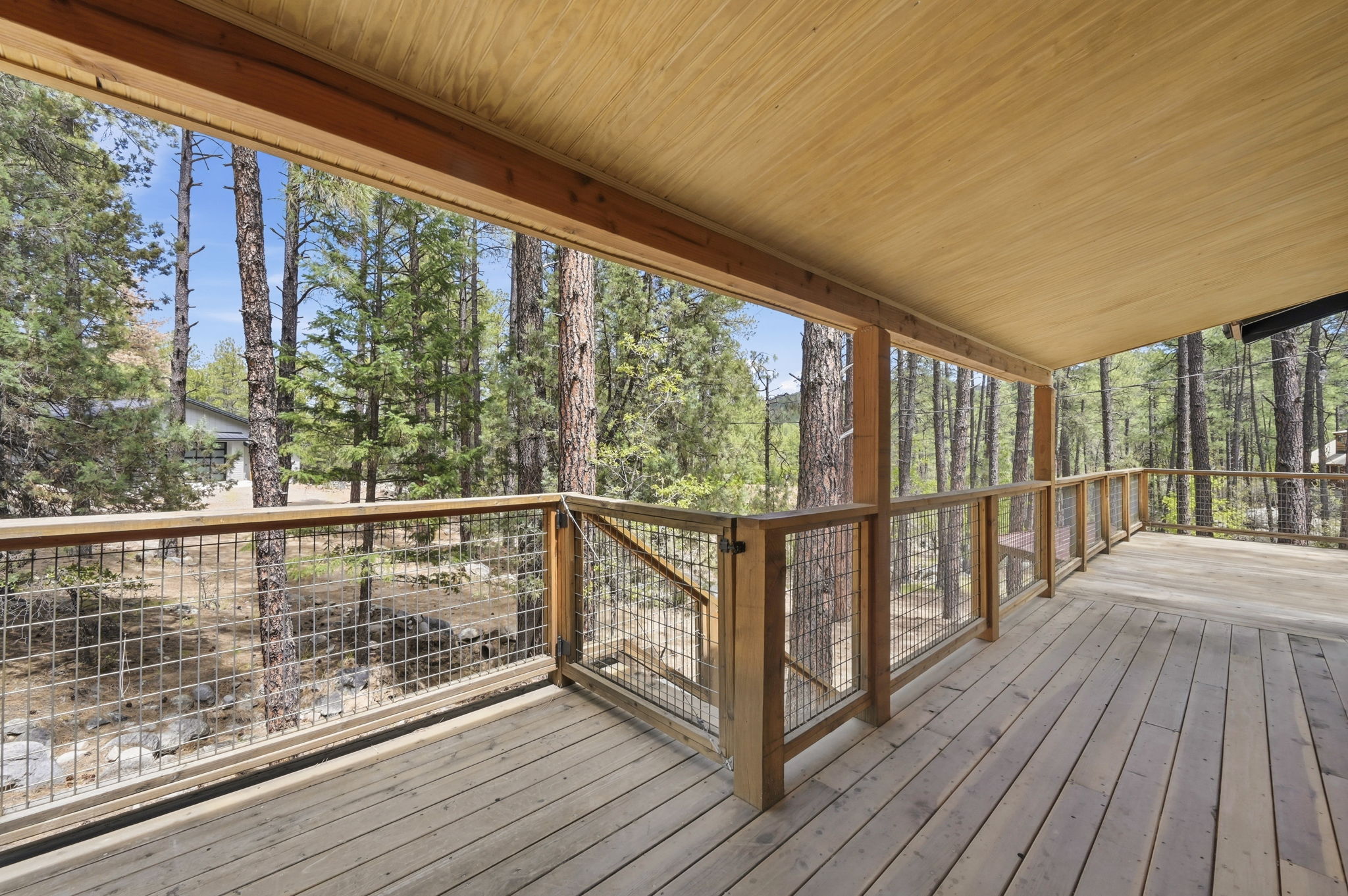 Deck (2)