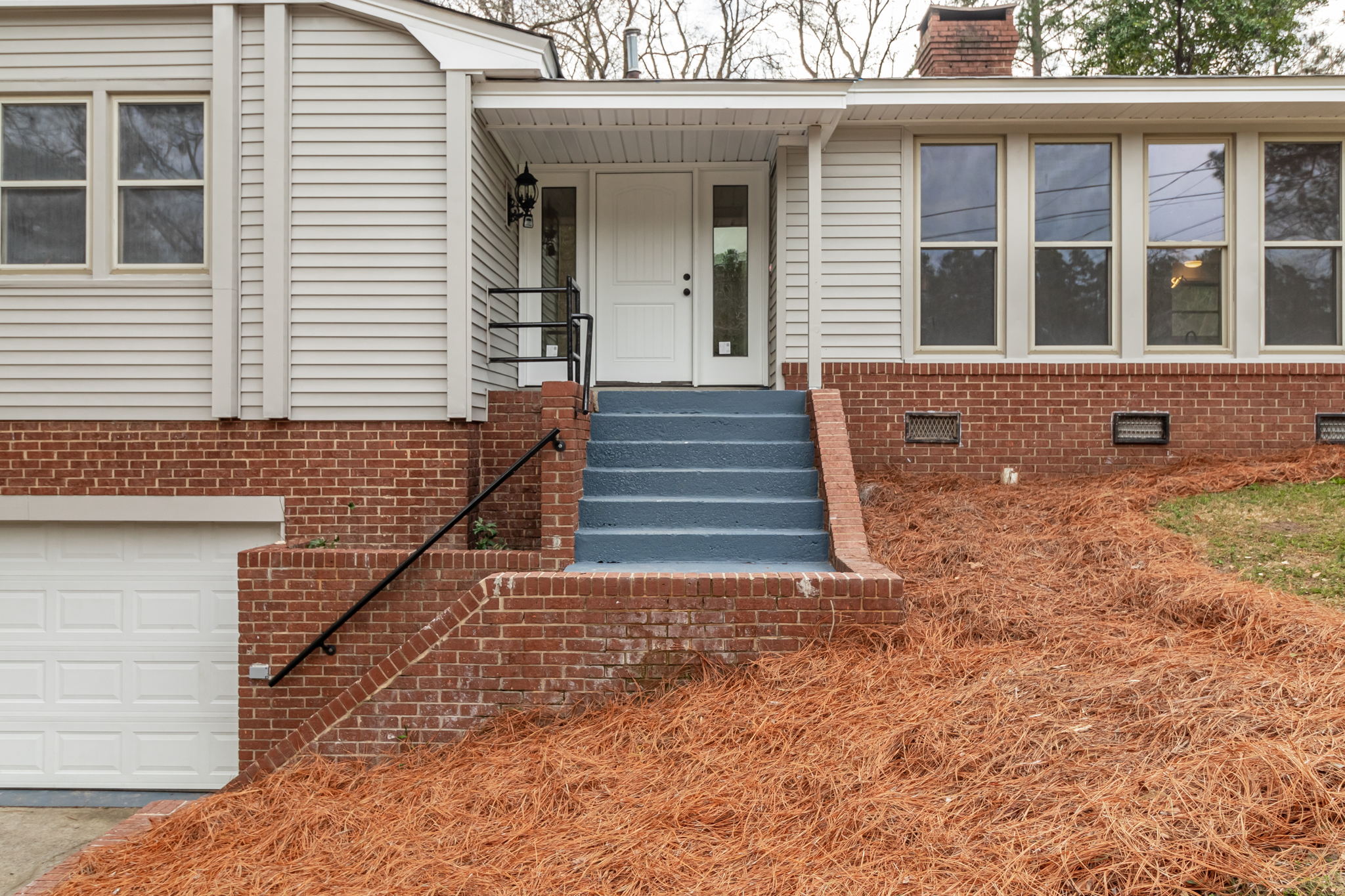 Front Porch/Entrance