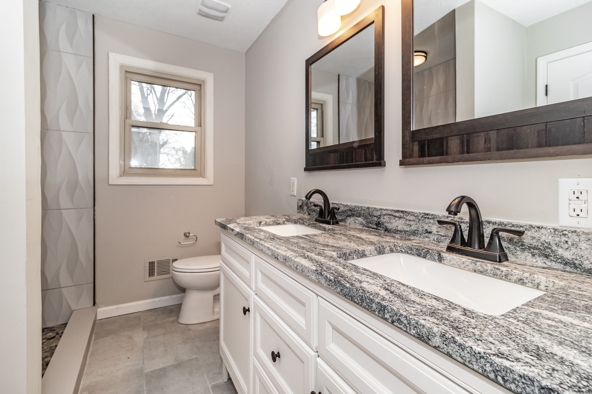 Owner's En-Suite Bath