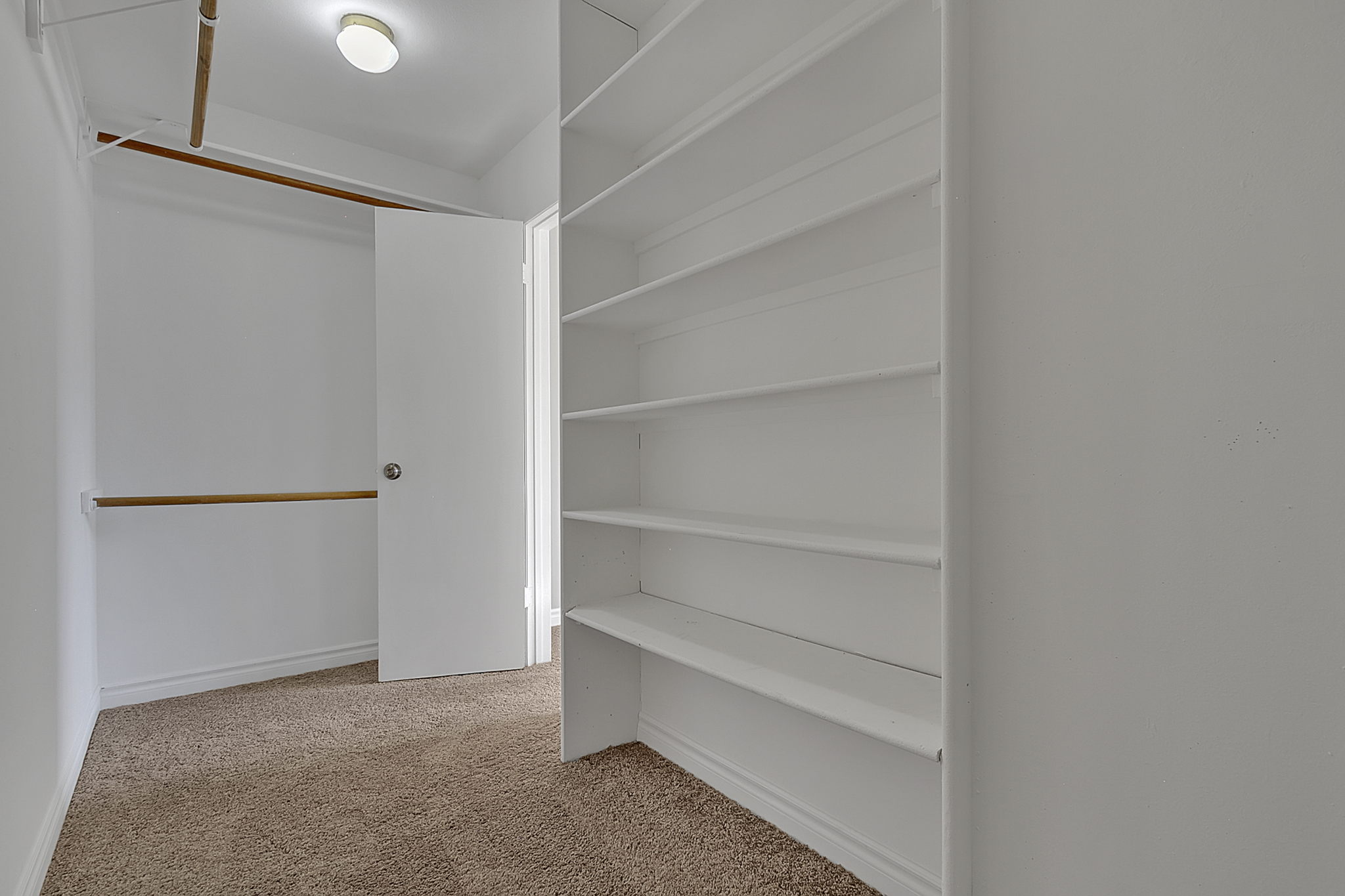 506 Greenbriar Townhouse Way, Las Vegas, NV 89121, USA Photo 18