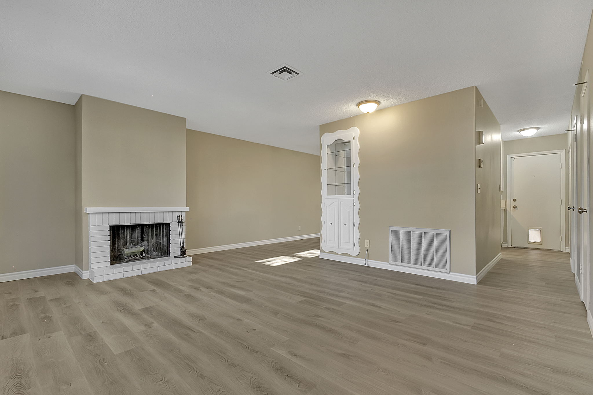 506 Greenbriar Townhouse Way, Las Vegas, NV 89121, USA Photo 6