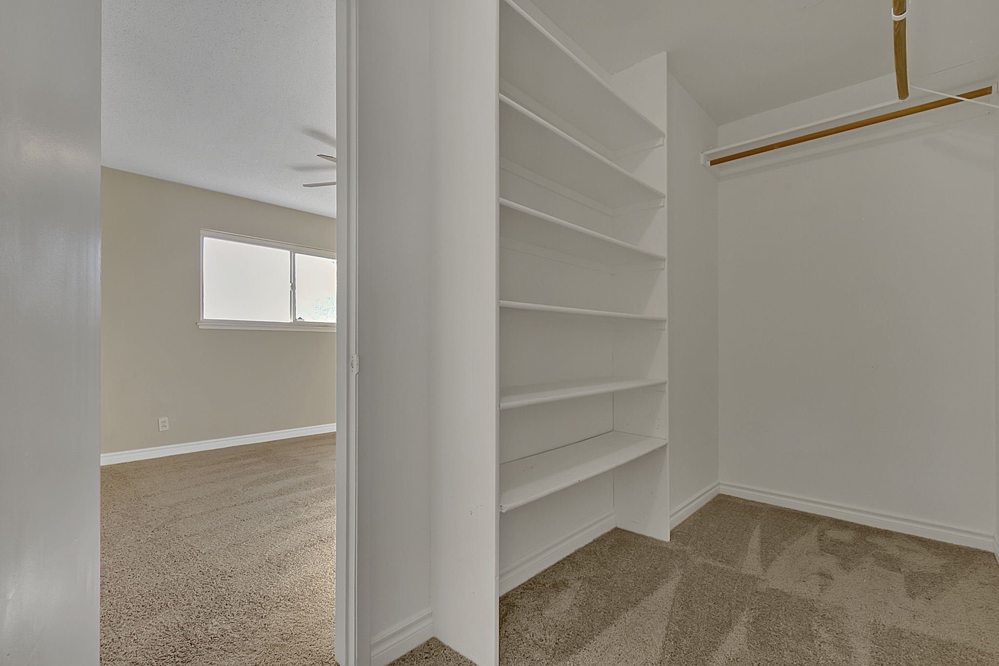 506 Greenbriar Townhouse Way, Las Vegas, NV 89121, USA Photo 19