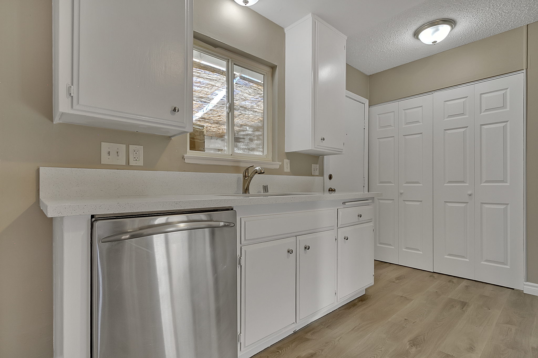 506 Greenbriar Townhouse Way, Las Vegas, NV 89121, USA Photo 10
