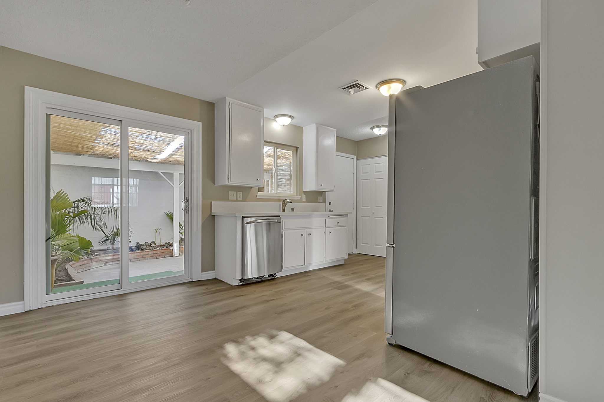 506 Greenbriar Townhouse Way, Las Vegas, NV 89121, USA Photo 12