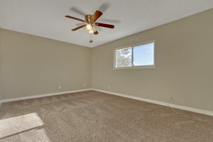506 Greenbriar Townhouse Way, Las Vegas, NV 89121, USA Photo 15
