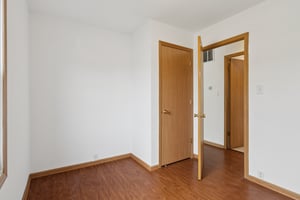 Kenyon Ave-S1004-021.jpg