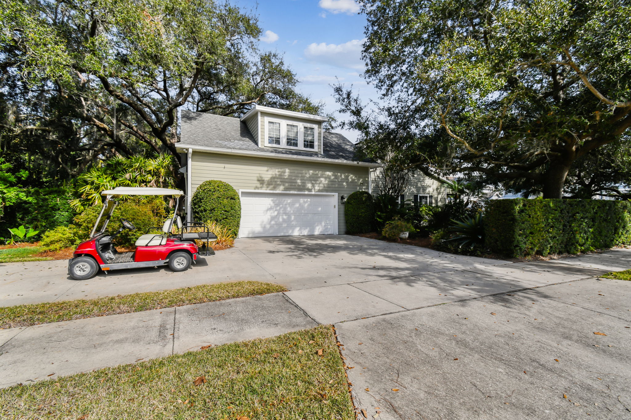 2 Car Garage and Golf Park Parking