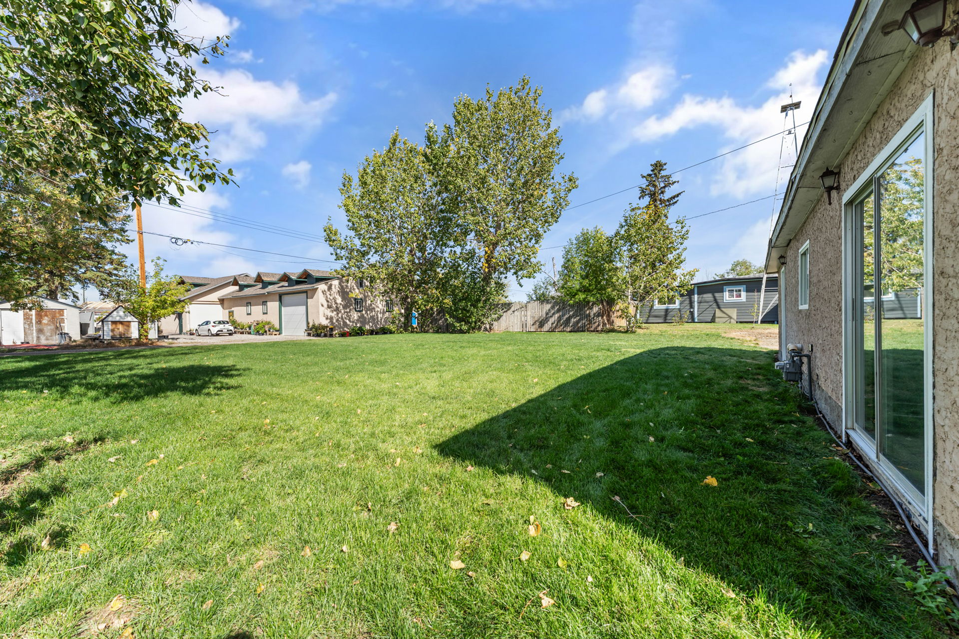 5060 49 Ave-QuikSell-33