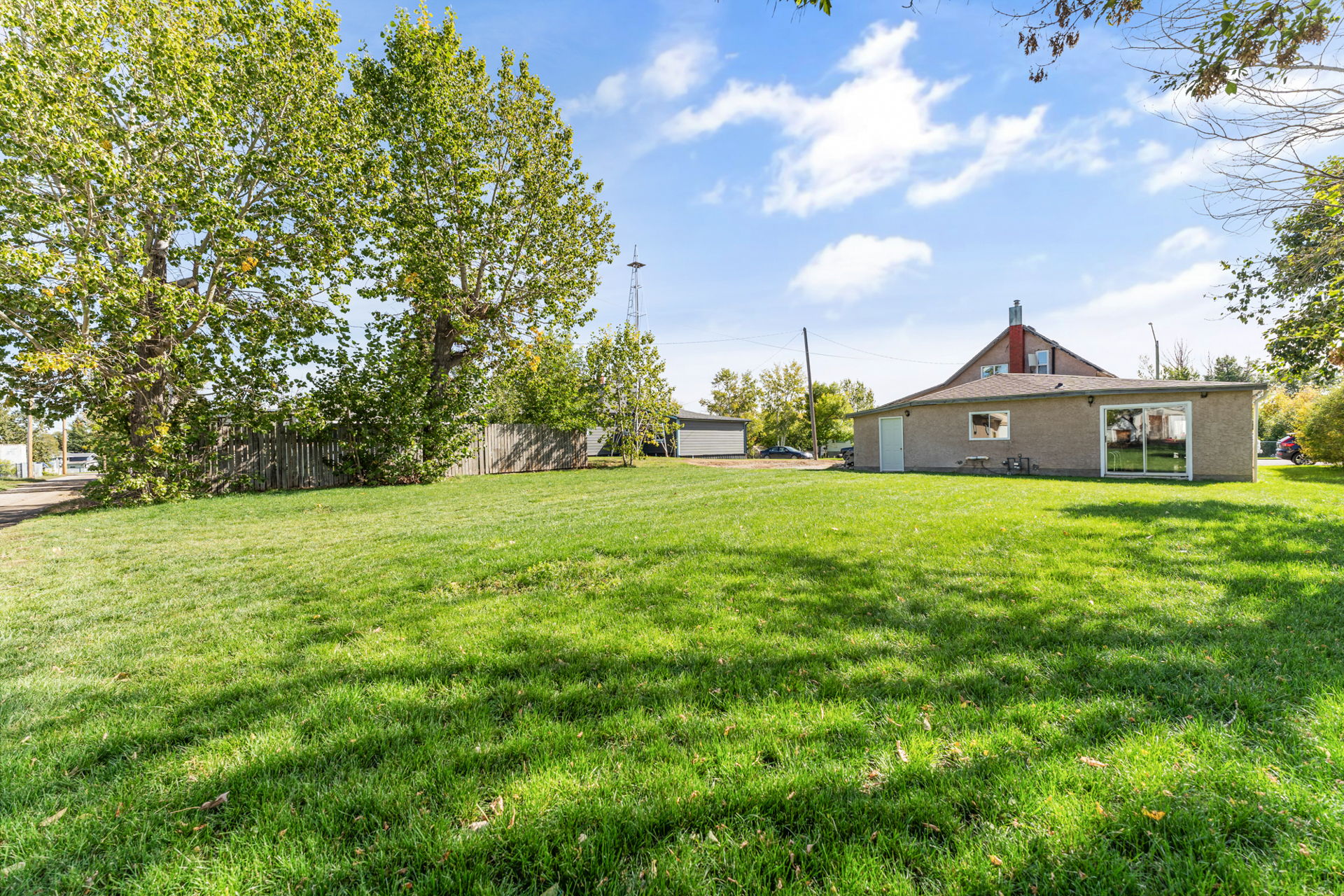 5060 49 Ave-QuikSell-36