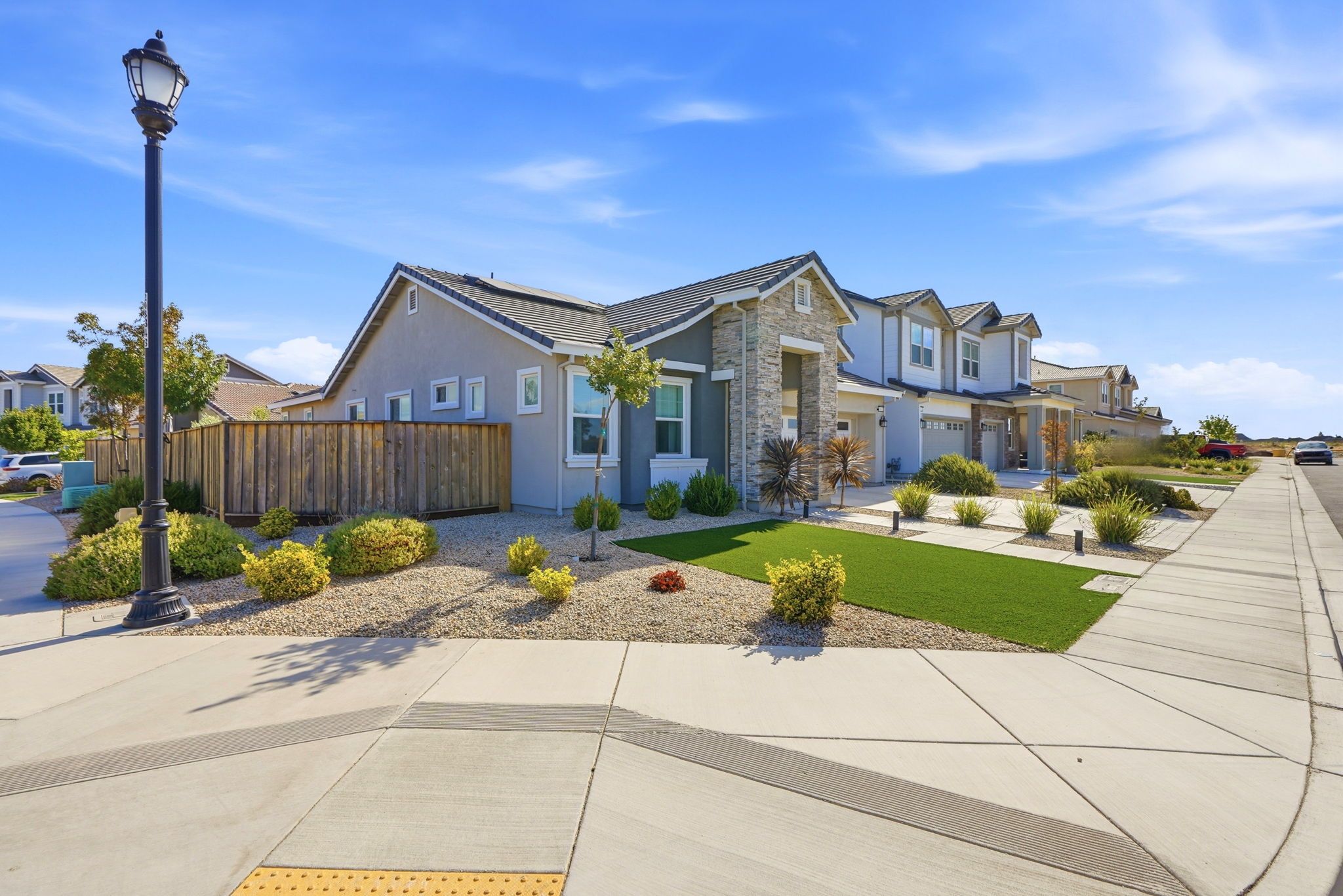 002_F8_5060 Grapevine Ln