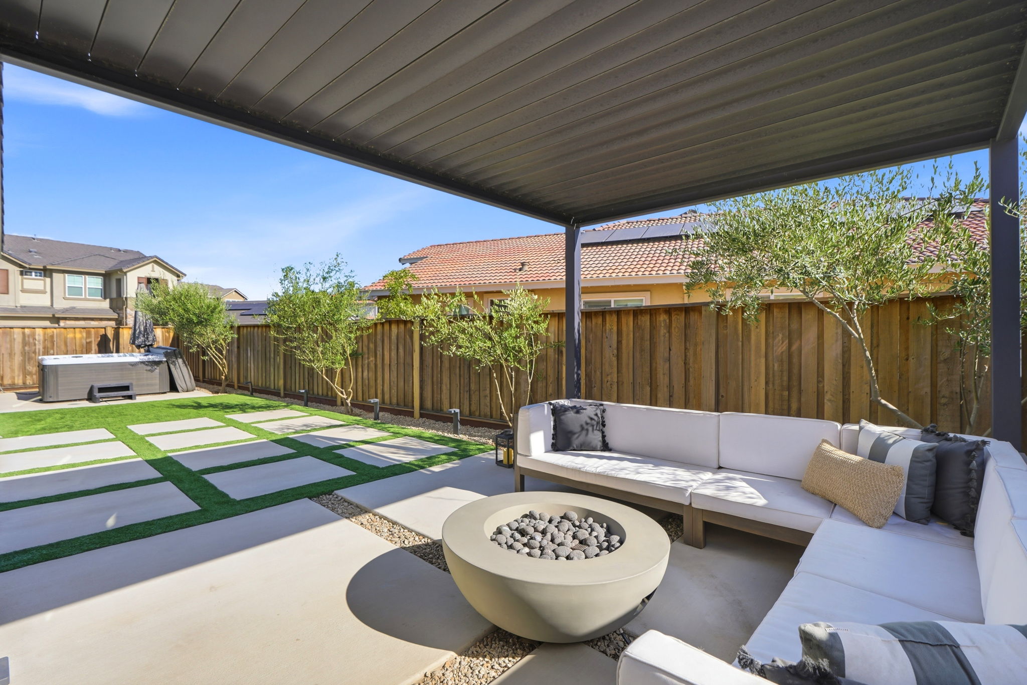 044_F8_5060 Grapevine Ln