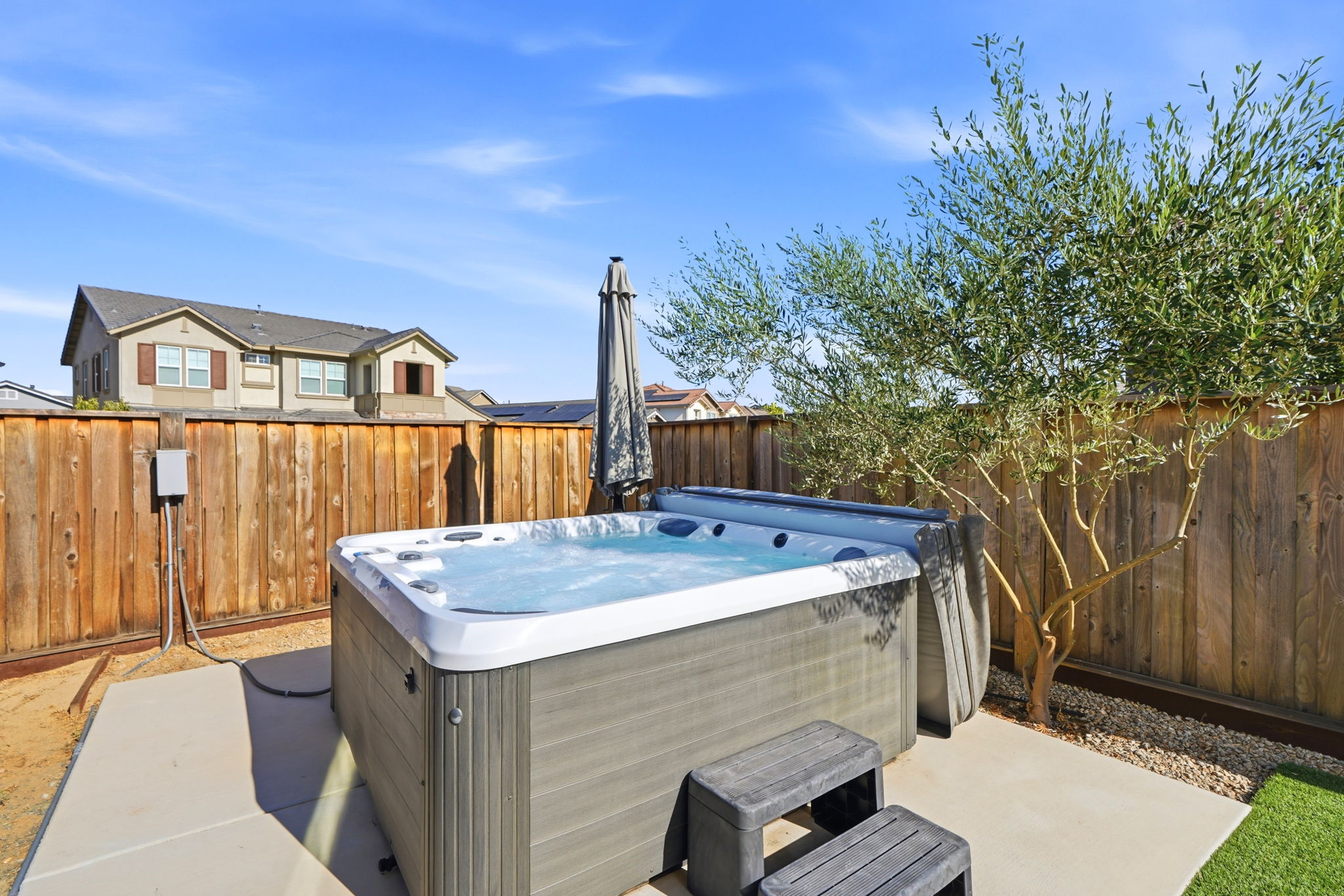 045_F8_5060 Grapevine Ln