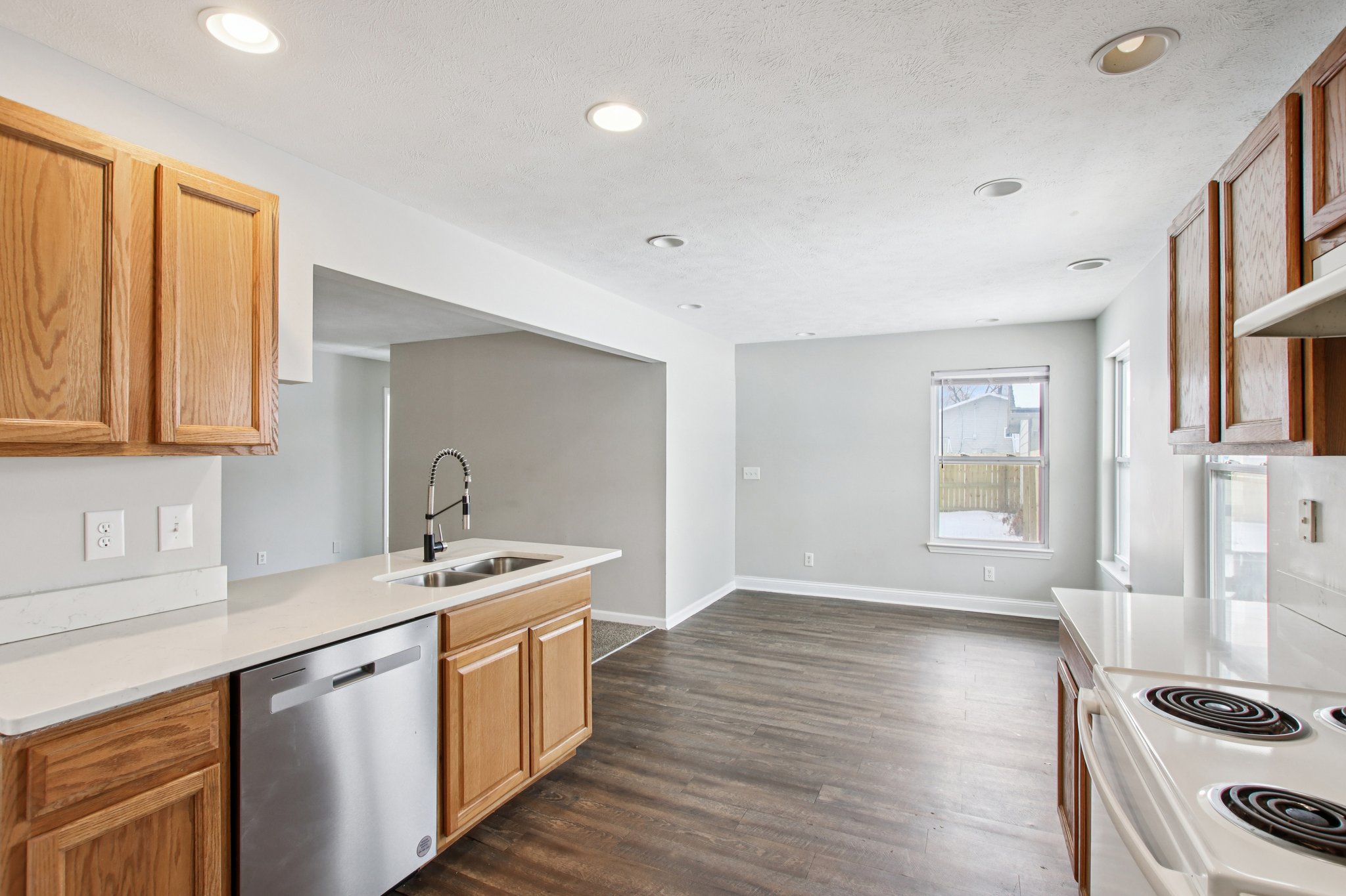 W Legrande Ave-S0902-011.jpg