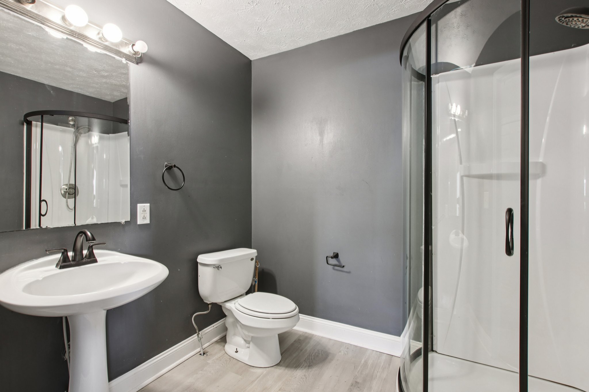 W Legrande Ave-S0902-017.jpg