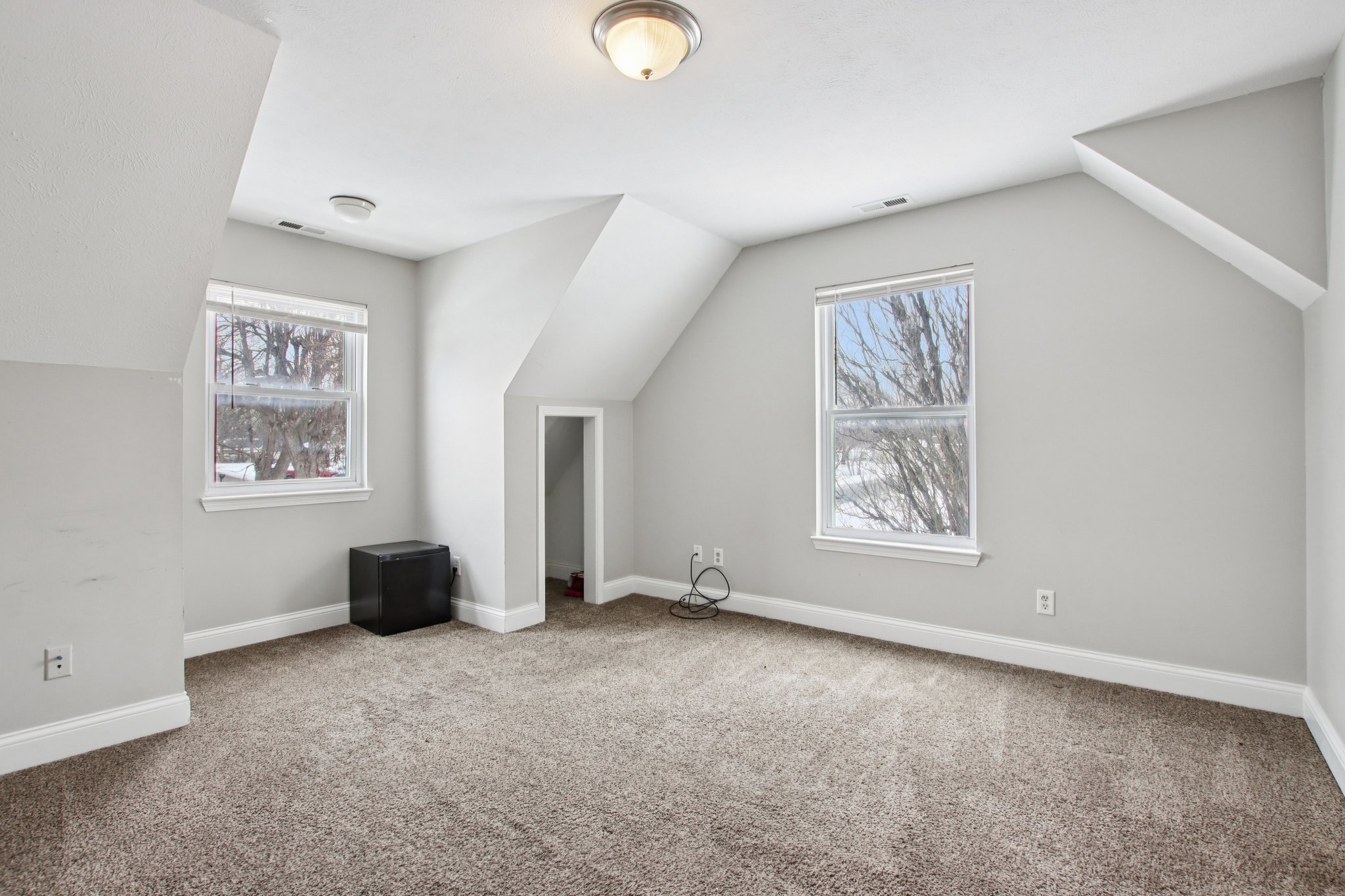 W Legrande Ave-S0902-023.jpg