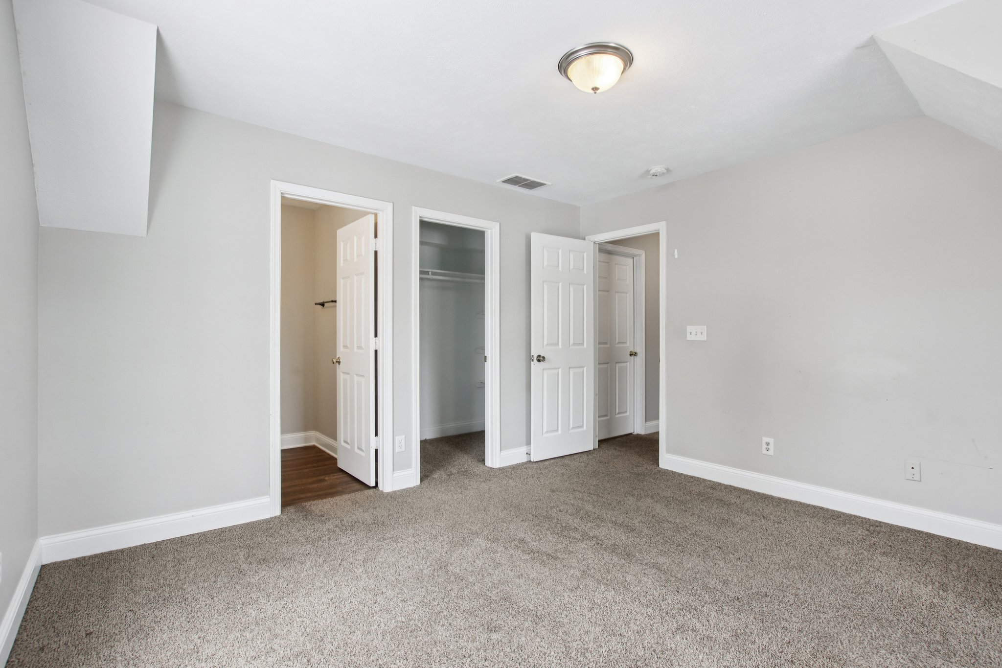 W Legrande Ave-S0902-024.jpg