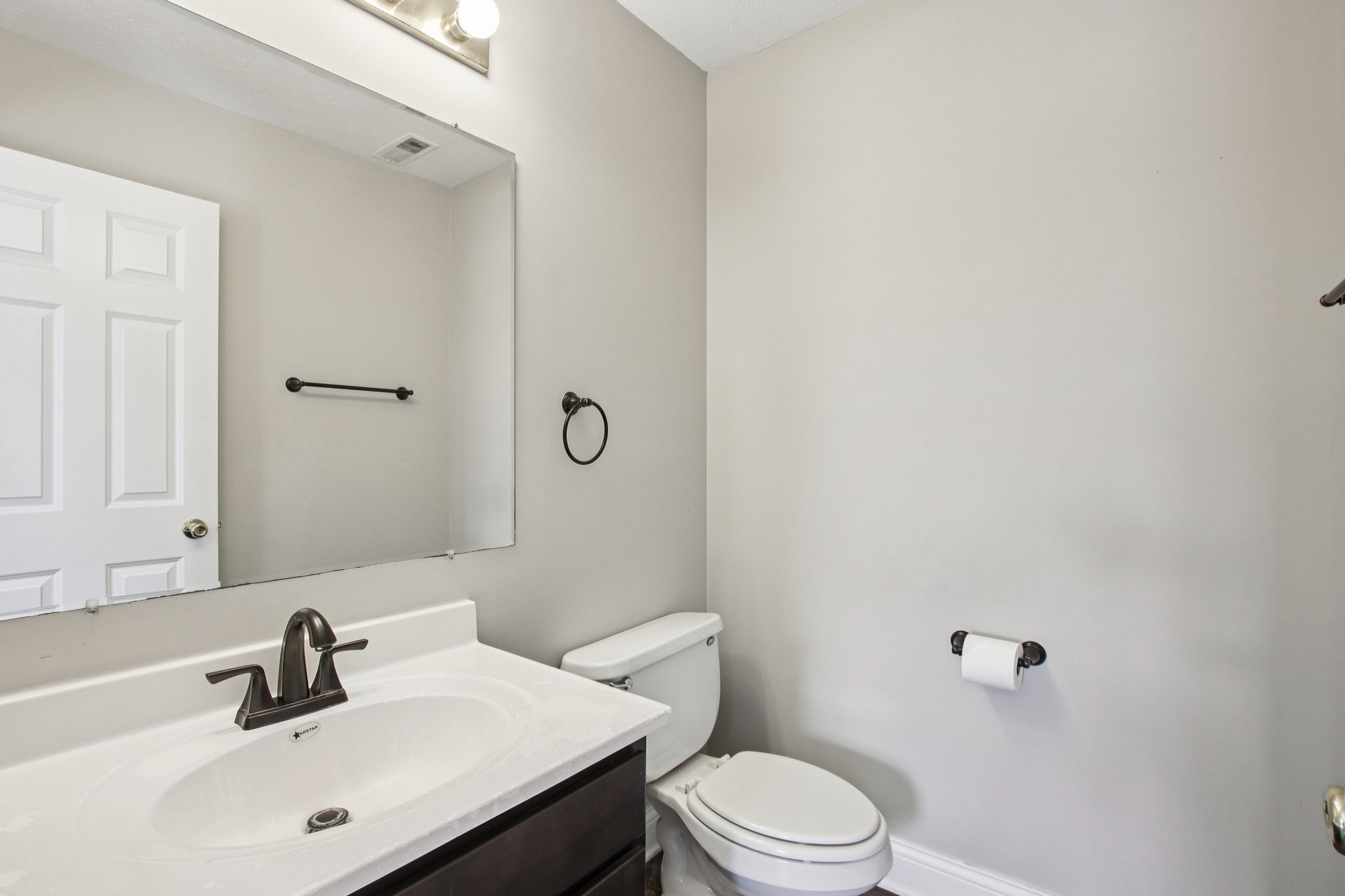 W Legrande Ave-S0902-025.jpg