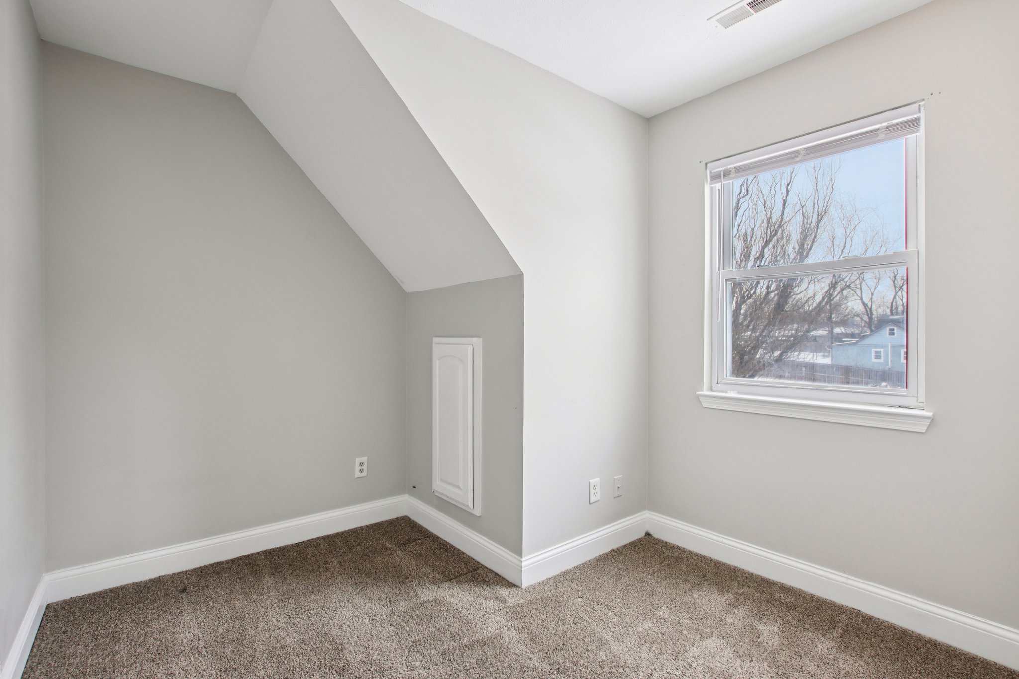 W Legrande Ave-S0902-028.jpg